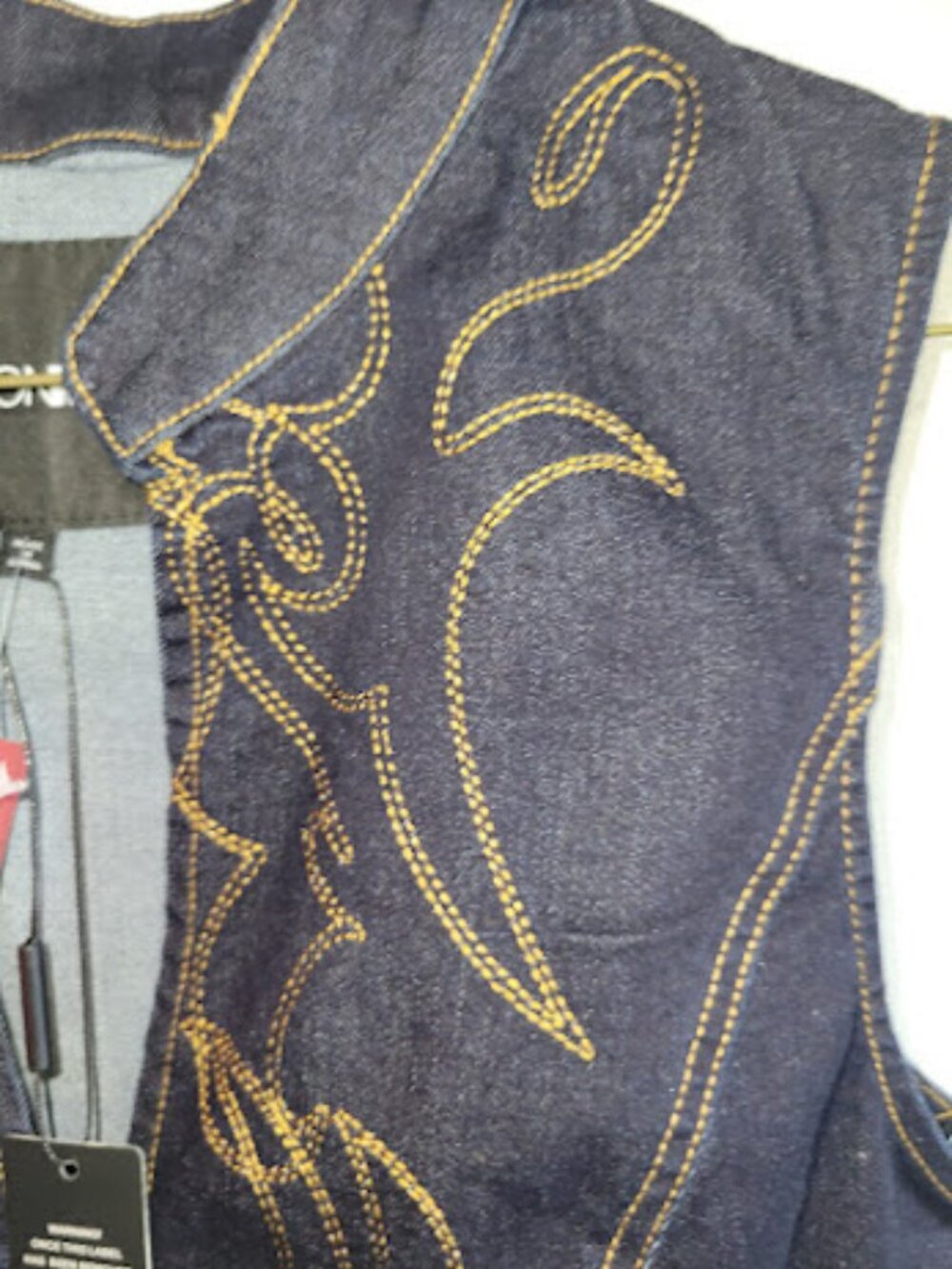 Fashion Nova Denim Cropped Vest Medium NWT Western Embroidered Zip Front - Picture 4 of 8